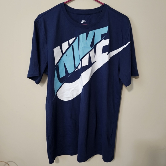 Navy blue nike tee - Picture 2 of 4